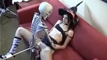Halloween xxx สาวฝรั่งสุดหื่นซื้อเซ็กส์ทอยผีควยใหญ่มาแทงหี หนังโป๊ฝรั่งล่าสุด หุ่นแม่งกระแทกหีซอยถี่เย็ดรัวยิ่งกว่า 5G