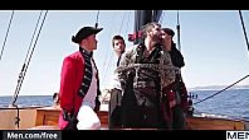 หนังโป๊แนวชายรักชายล้อเลียนเรื่อง Pirates Of The Caribbean xxx โจรสลัดบ้ากามจับเกย์มาเย็ดตูดบนเรือ โดนควยลงแขกมีแต่เกย์เงี่ยน