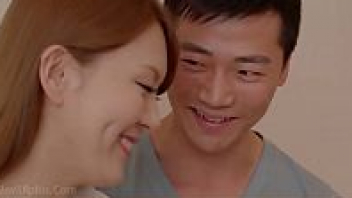 เรทอาร์แนวครอบครัว หนัง18+เกาหลีเต็มเรื่อง Erotic Chiropractor (2018) หนุ่มโอปป้าสุดเงี่ยนขอเย็ดกับญาติฝ่ายแม่ จับแก้ผ้าเลียหีและดูดนม ก่อนจะจับนั่งขย่มควยบนโซฟากลางห้องรับแขก