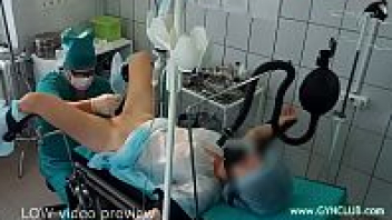 หนังโป้ตรวจภายในโรงพยาบาลสนาม Hqporner หมอสูตินารีฝรั่งกำลังสนุกกับหีคนไข้ ขึ้นขาหยั่งโดนครีมปากเป็ดแหกรูแตด xxx หมอเห็นหีถึงกับควยแข็งรีบเอามือไปบดขยี้ถูไถหีพอได้หายเงี่ยนลงบ้าง