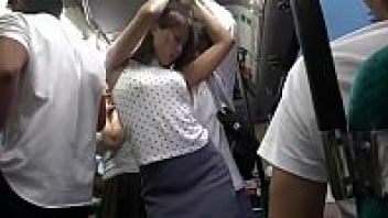 AV HOT!! หนังโป๊สาวญี่ปุ่นโดนรวนรามบนรถไฟจนเกิดอารมณ์เงี่ยน จับบีบนมยืนเย็ดกันกลางรถไฟ ถกกระโปรงขึ้นแล้วเอาควยเสียบหีรัว