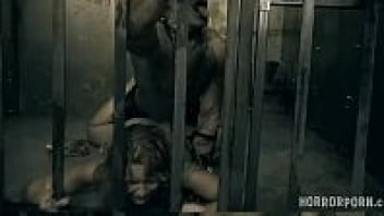 หนังเอกซ์ฮาร์ดคอร์ XXXปีศาจเย็ดคน Horrorporncom คุกใต้ดินสุดลึกลับจับนักโทษสาวใส่กุญแจมือแล้วโดนข่มขืนเย็ดทุกคืน ปีศาจควยโตเย็ดโหดจนหีแหกไม่ยั้งเจ็บหีเลือดออก
